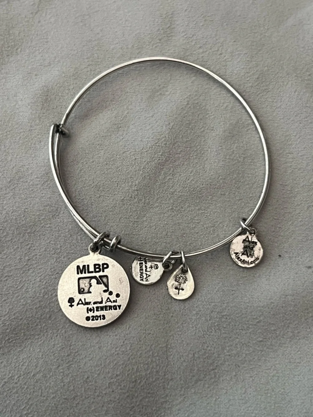 Alex&Ani
New York Yankees bracelet - Picture 2 of 3